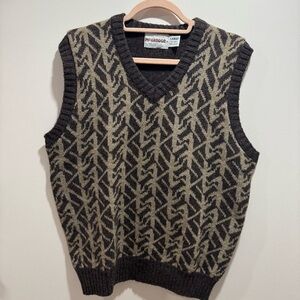 McGregor Brown and Tan Patterned Sweater Vest Size Large Pre Loved.